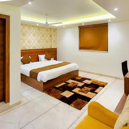 Hotel Nova Pride Райкот Екстериор снимка