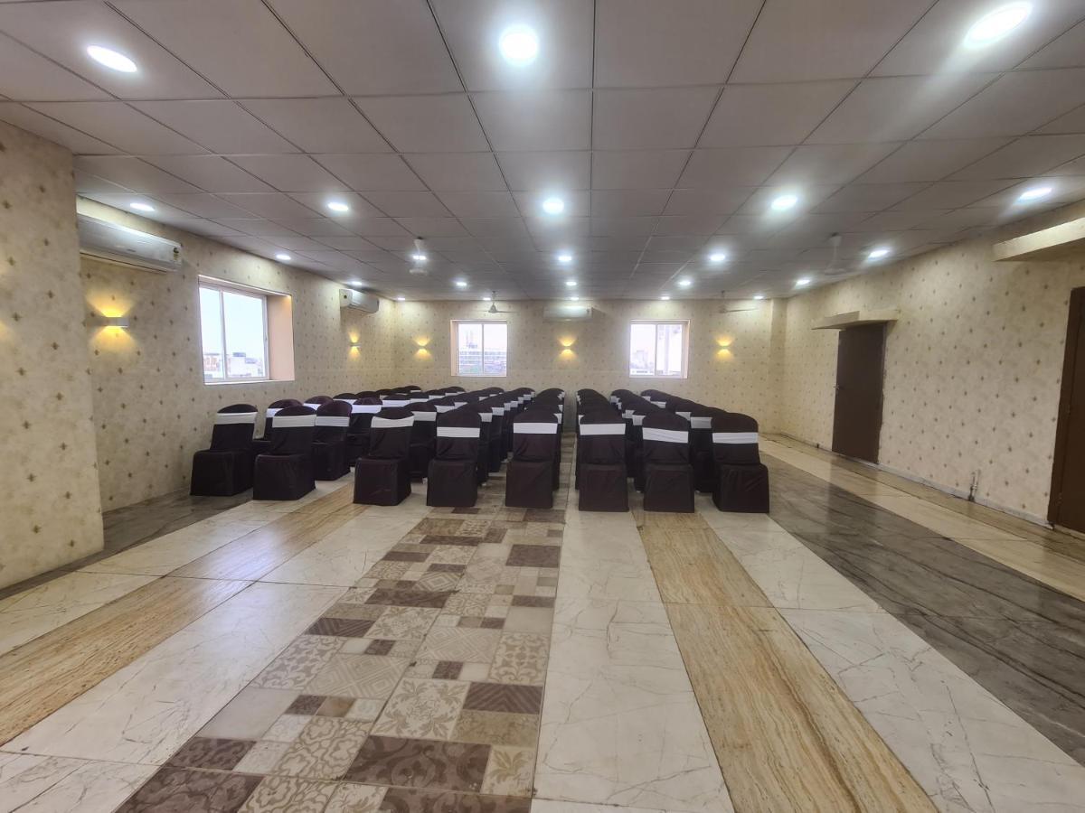 Hotel Nova Pride Райкот Екстериор снимка