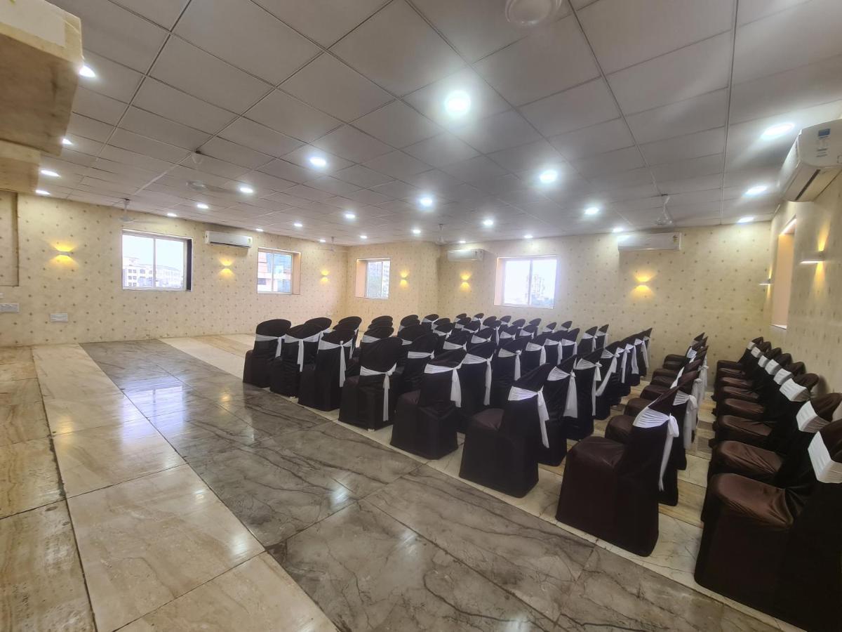 Hotel Nova Pride Райкот Екстериор снимка