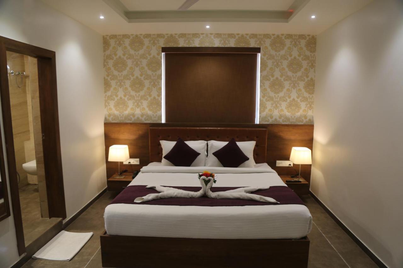 Hotel Nova Pride Райкот Екстериор снимка