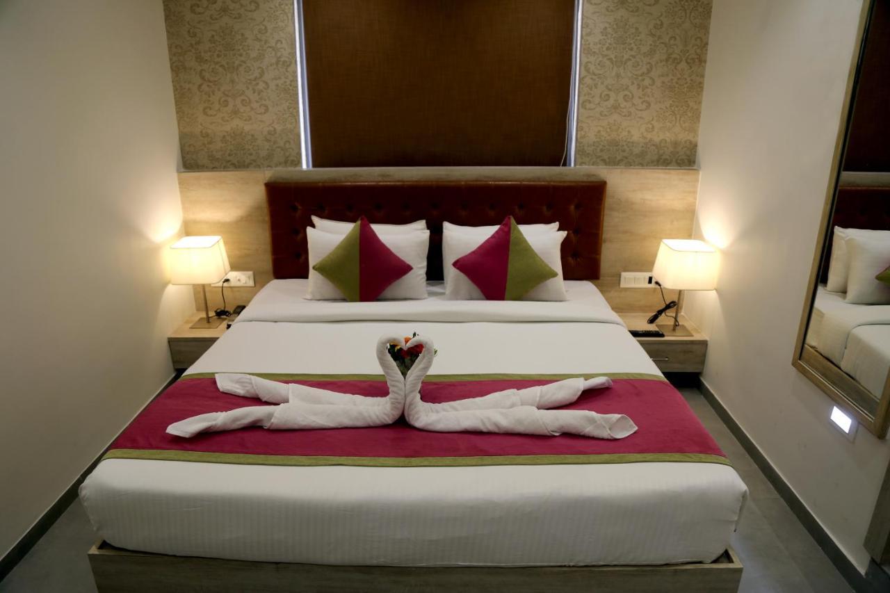 Hotel Nova Pride Райкот Екстериор снимка