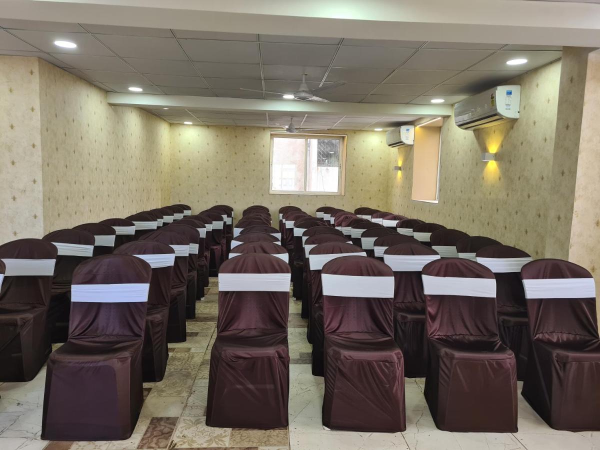 Hotel Nova Pride Райкот Екстериор снимка