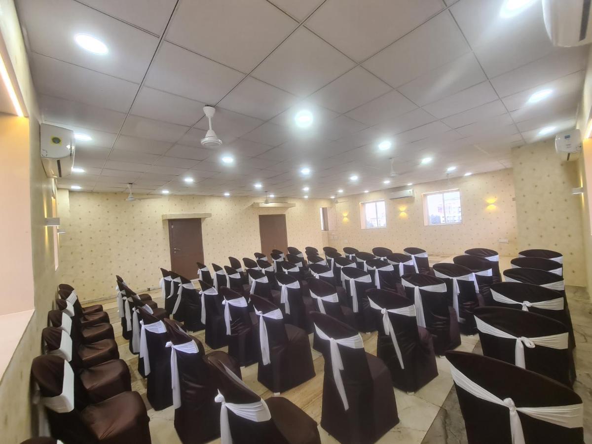 Hotel Nova Pride Райкот Екстериор снимка