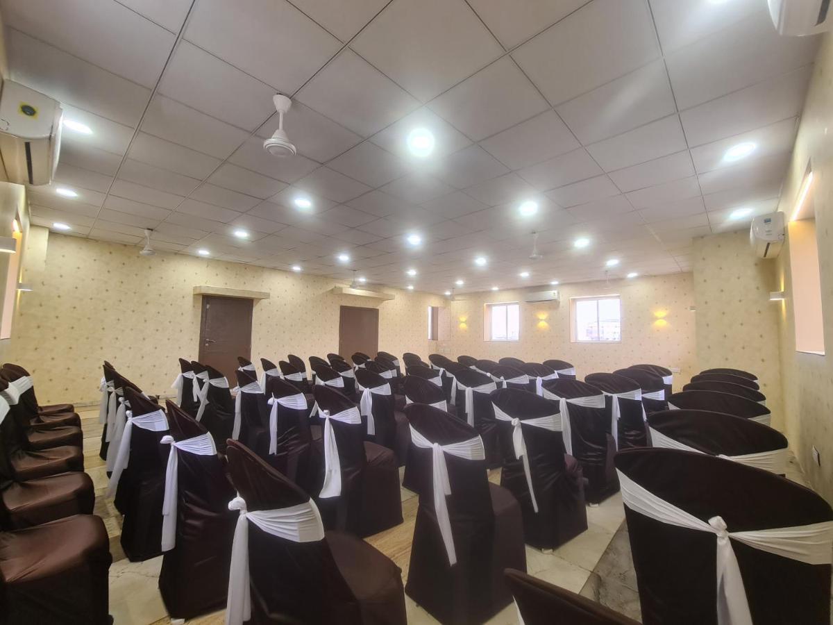 Hotel Nova Pride Райкот Екстериор снимка