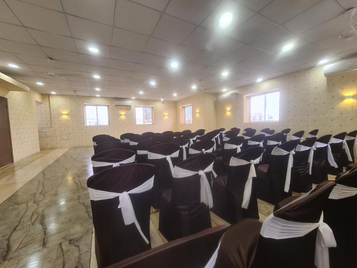 Hotel Nova Pride Райкот Екстериор снимка