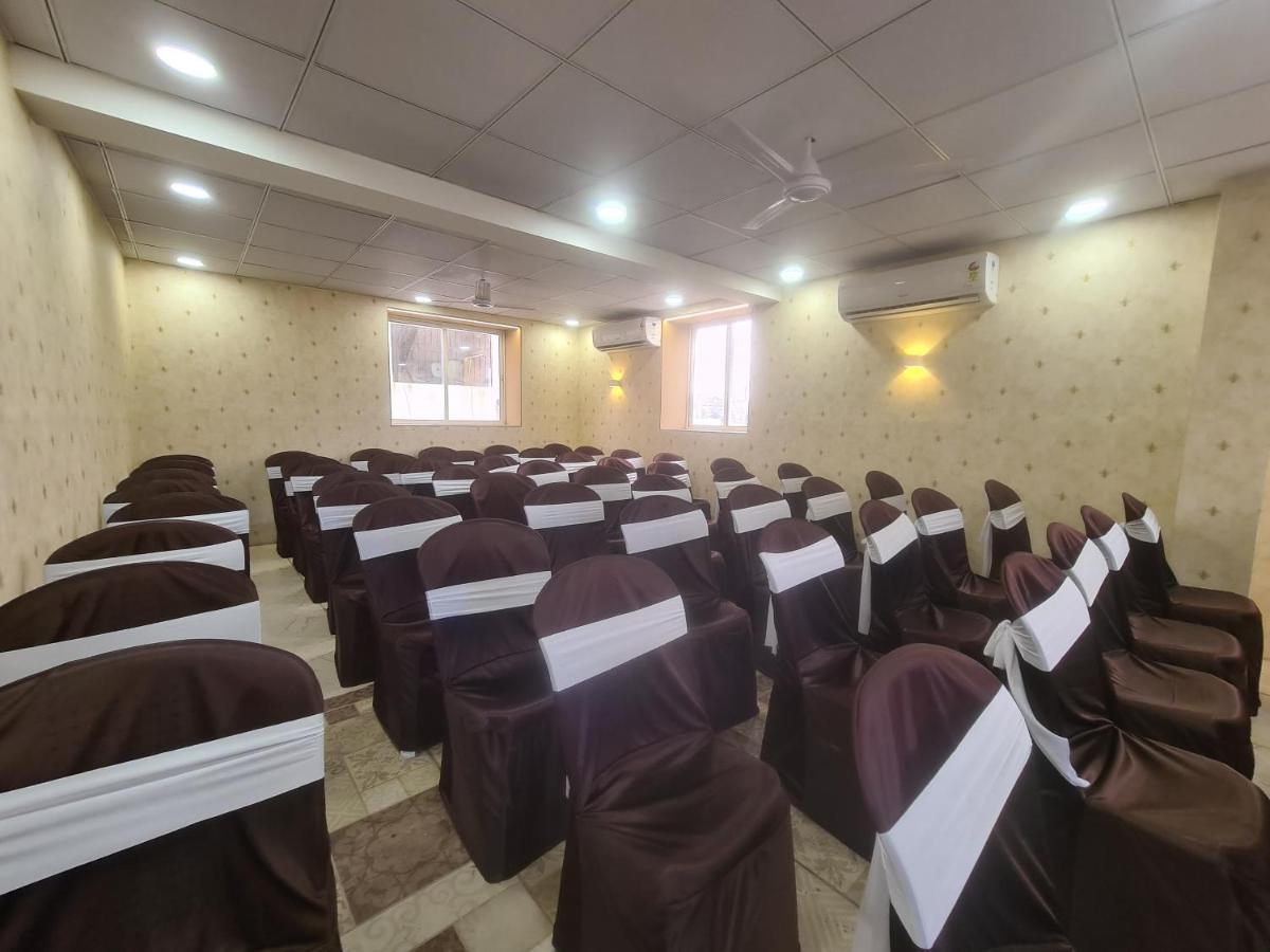 Hotel Nova Pride Райкот Екстериор снимка