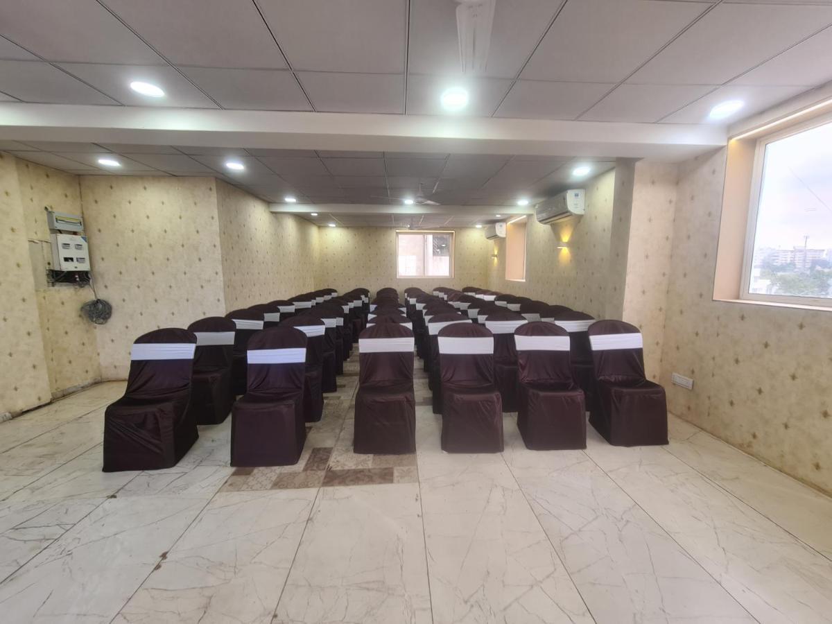 Hotel Nova Pride Райкот Екстериор снимка