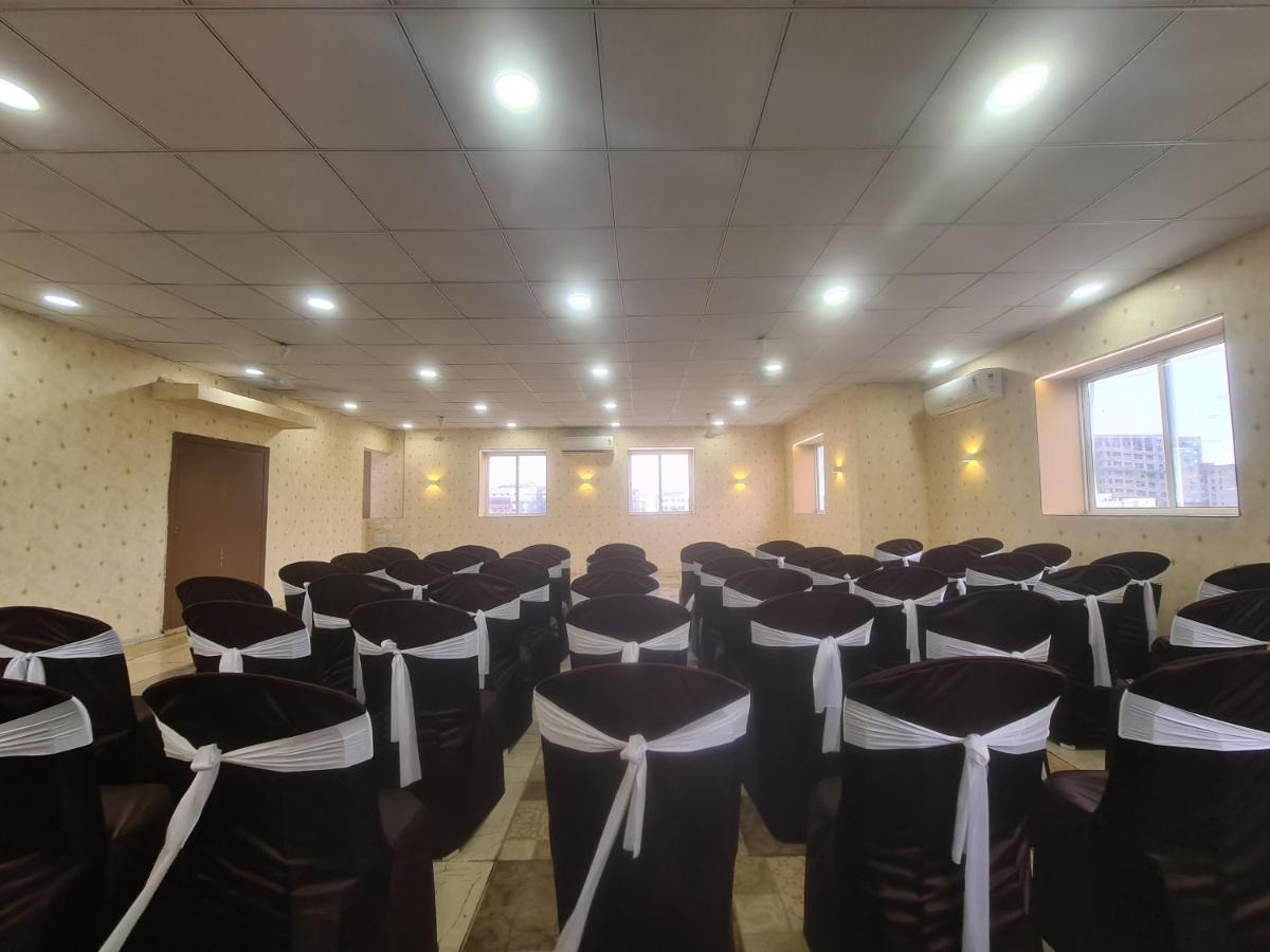 Hotel Nova Pride Райкот Екстериор снимка
