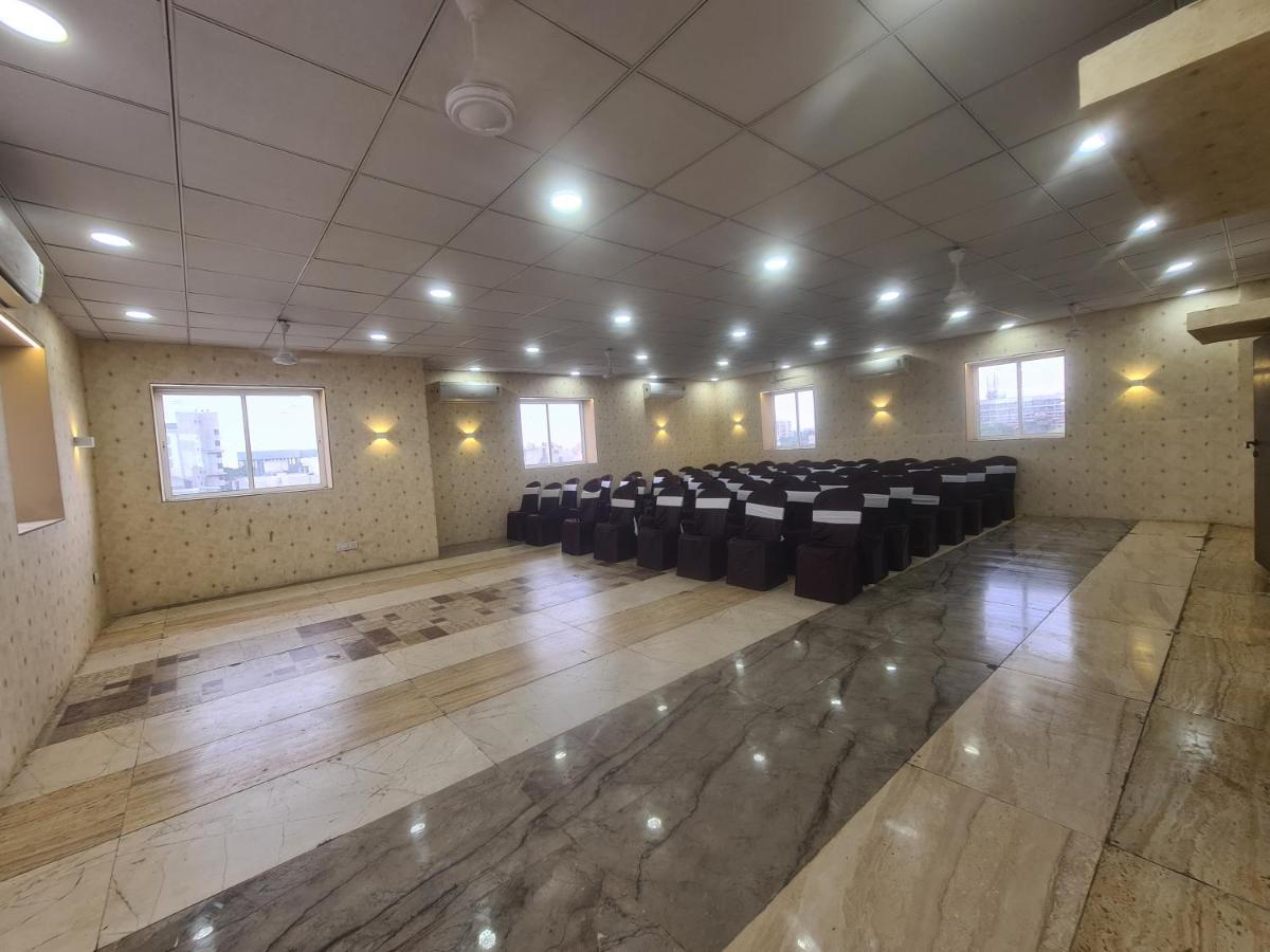 Hotel Nova Pride Райкот Екстериор снимка