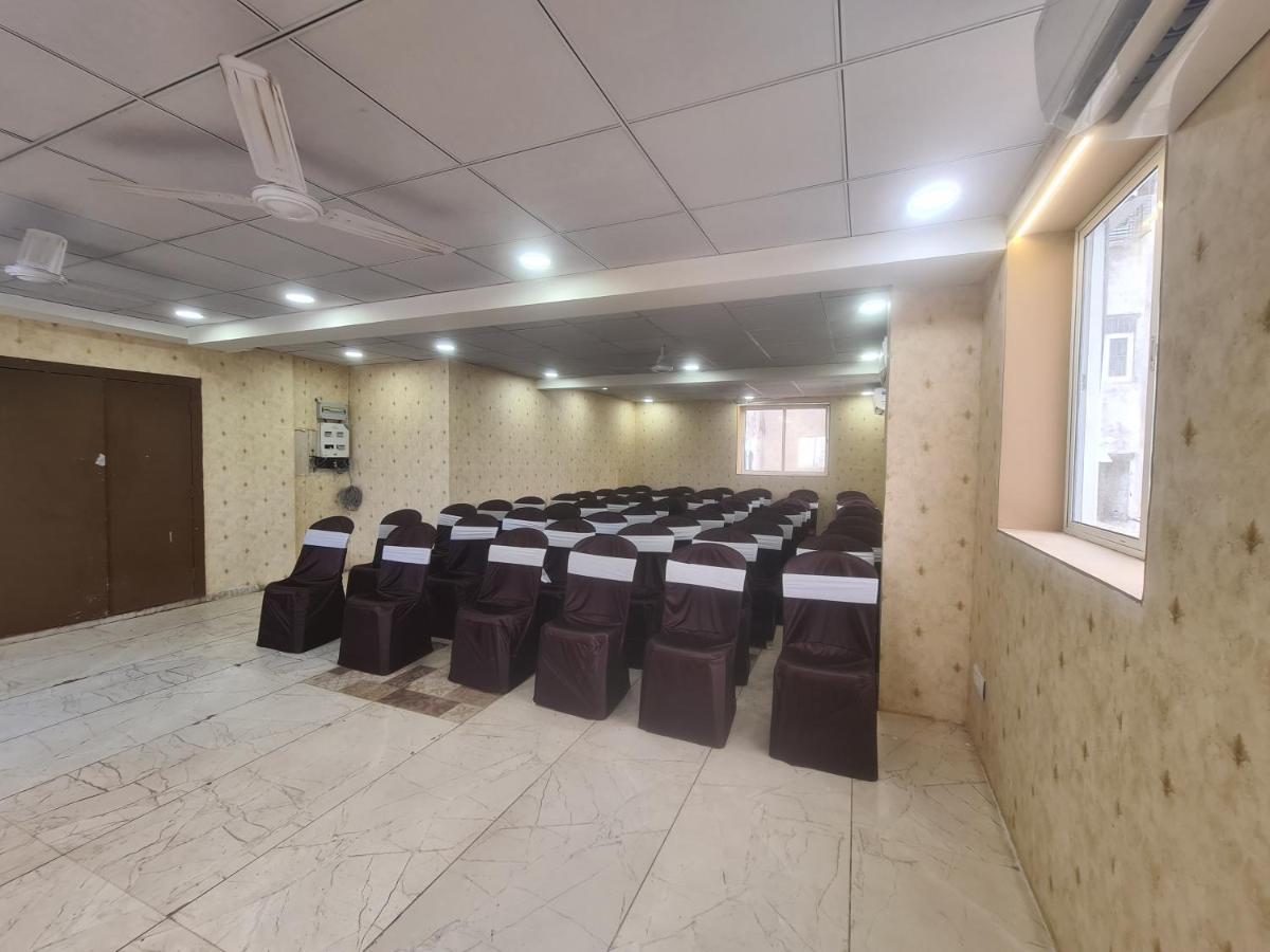 Hotel Nova Pride Райкот Екстериор снимка