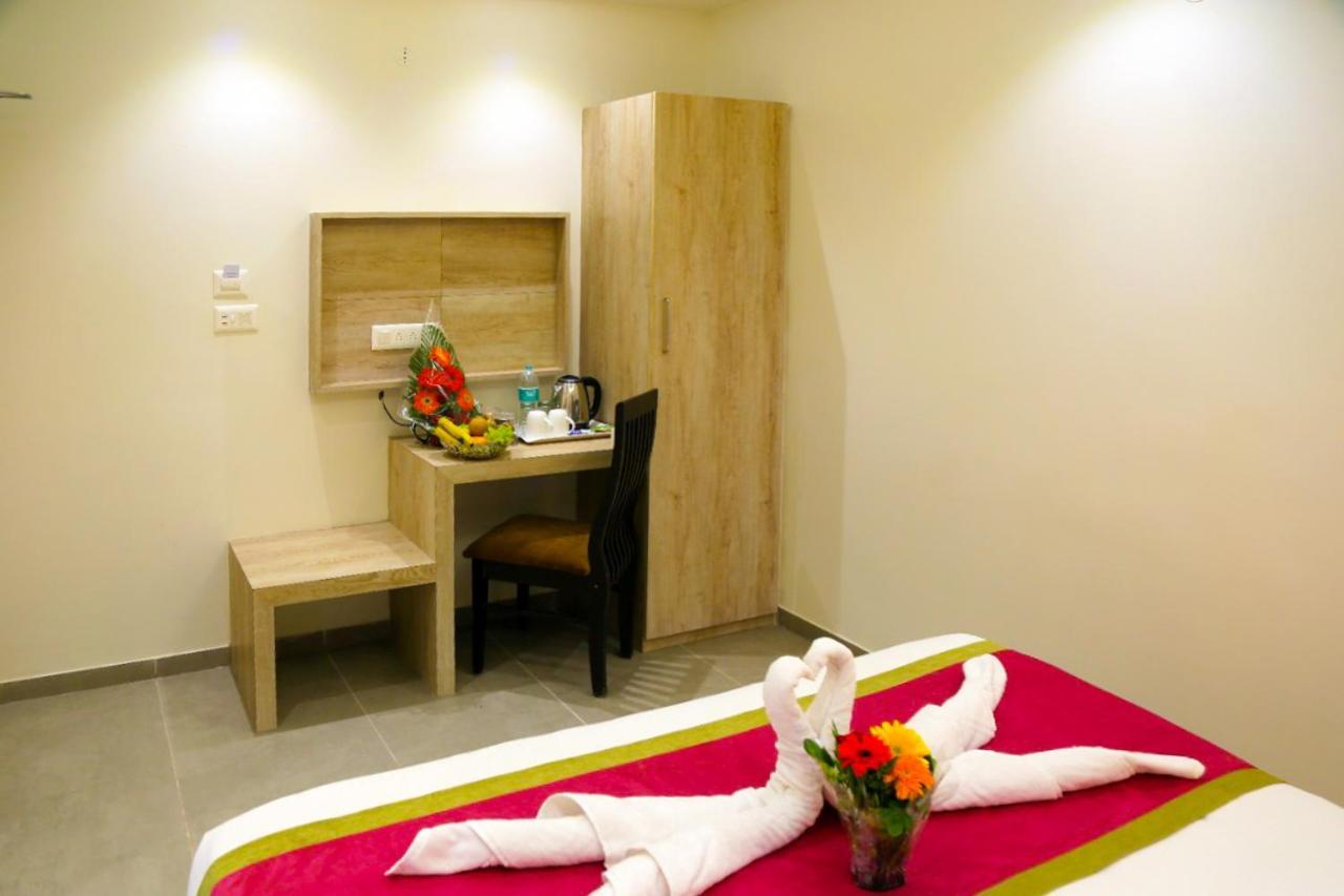 Hotel Nova Pride Райкот Екстериор снимка