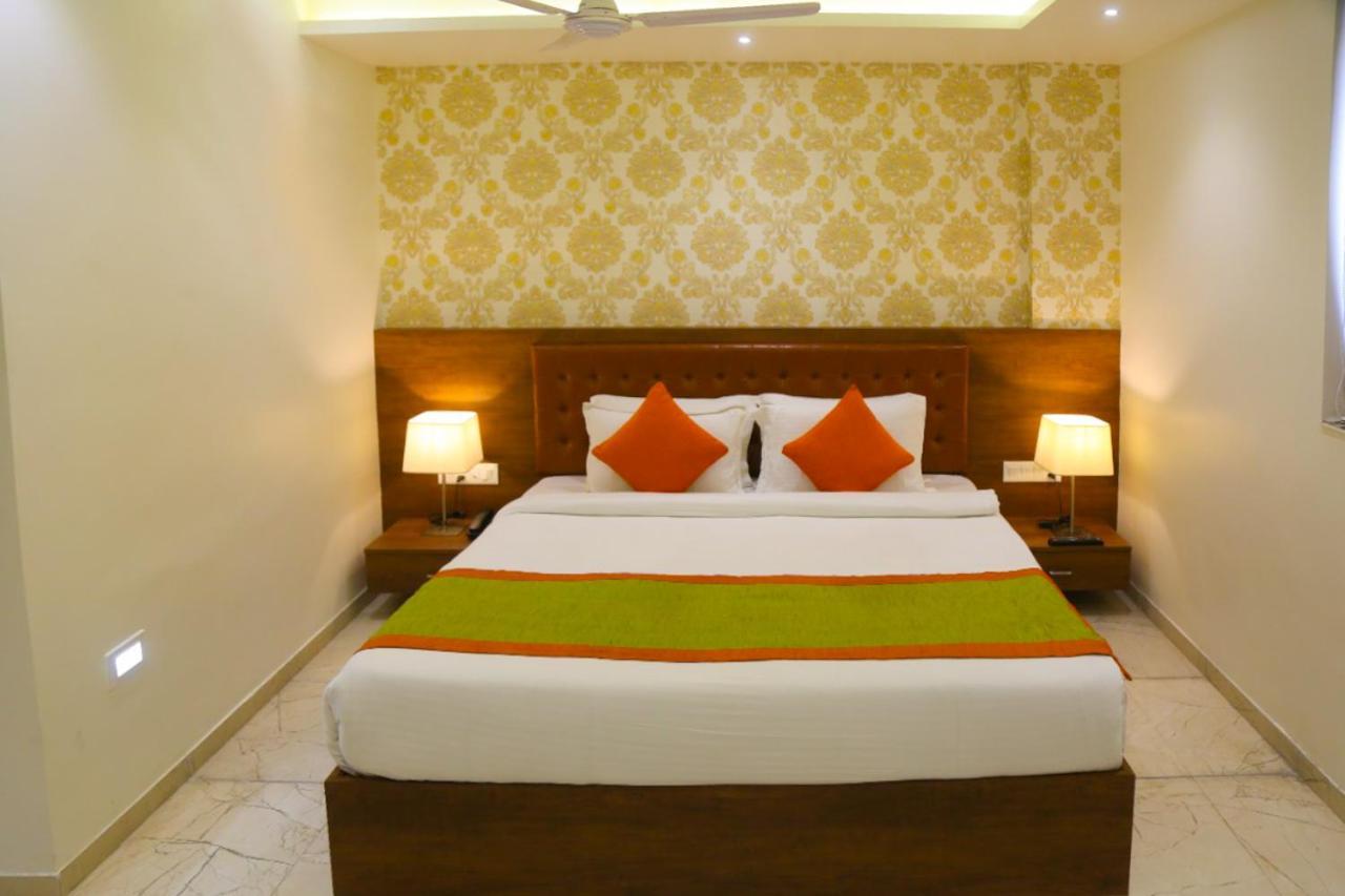 Hotel Nova Pride Райкот Екстериор снимка