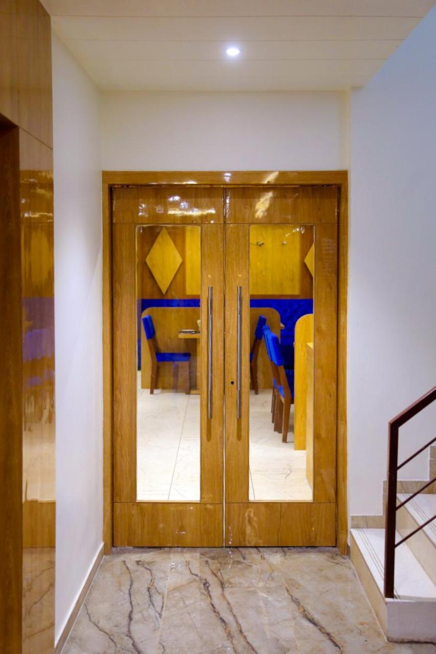 Hotel Nova Pride Райкот Екстериор снимка