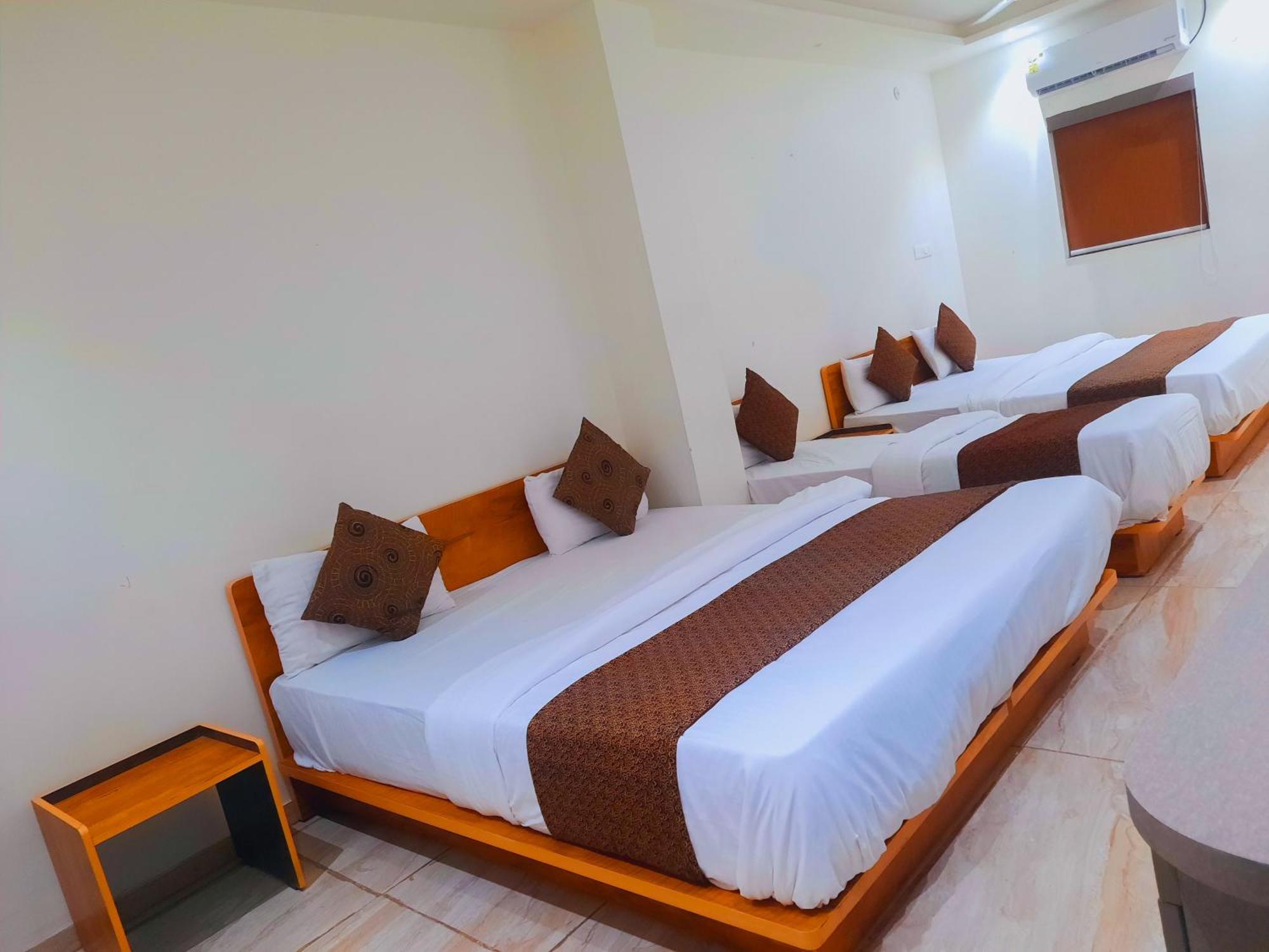 Hotel Nova Pride Райкот Екстериор снимка