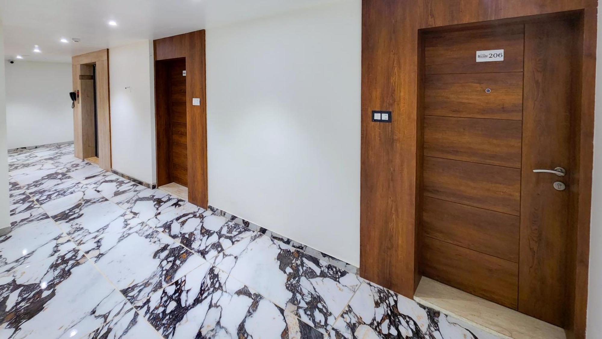 Hotel Nova Pride Райкот Екстериор снимка