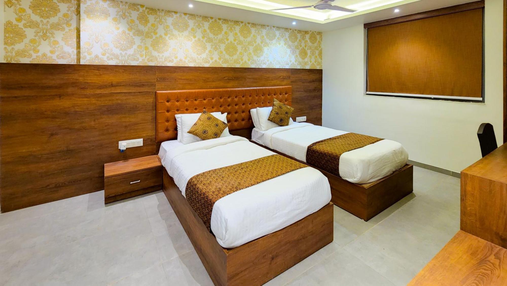 Hotel Nova Pride Райкот Екстериор снимка