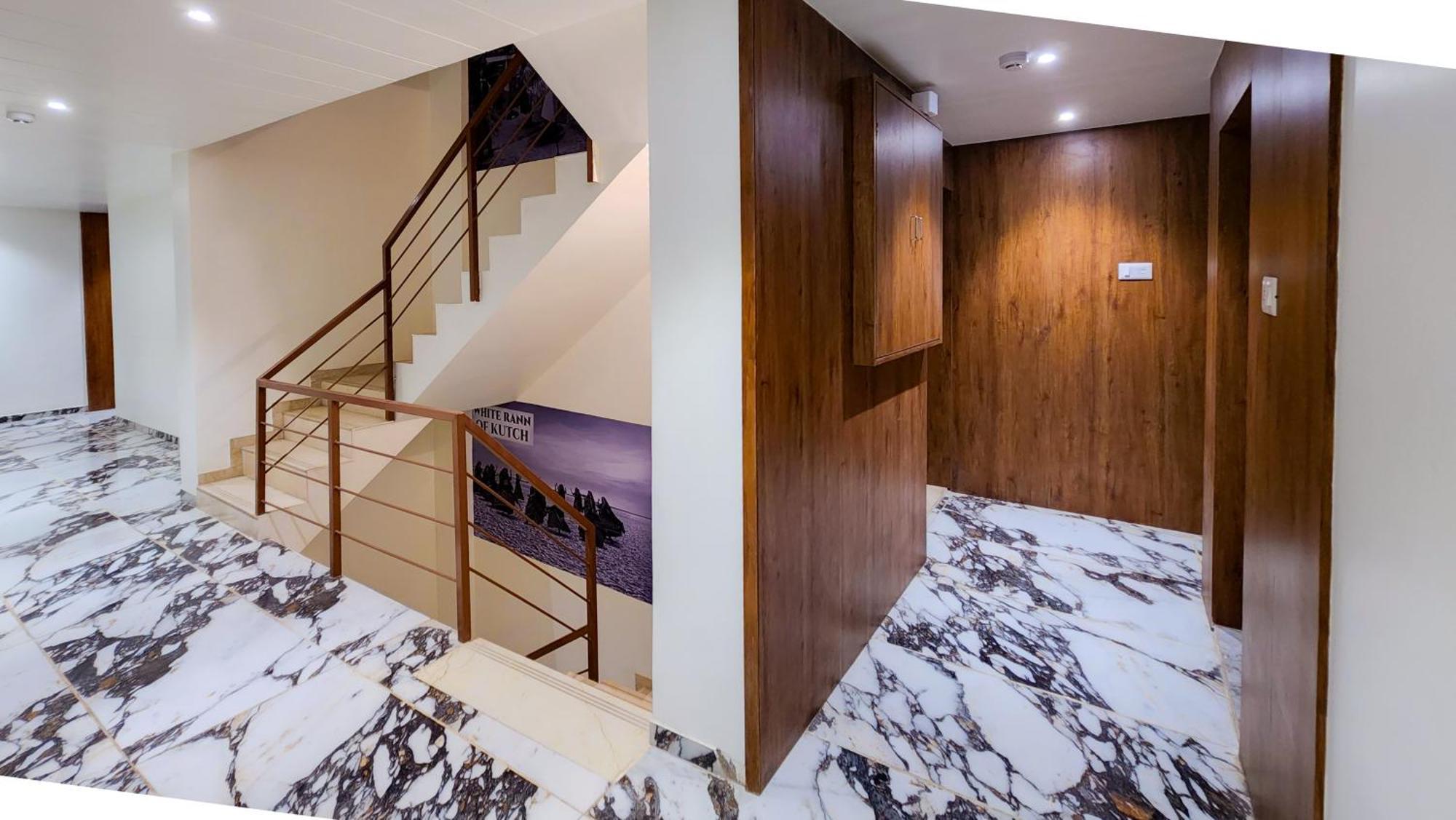 Hotel Nova Pride Райкот Екстериор снимка