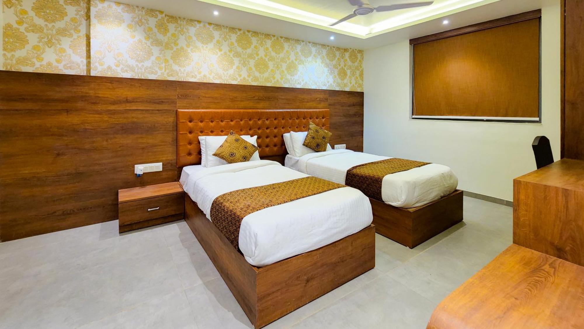 Hotel Nova Pride Райкот Екстериор снимка