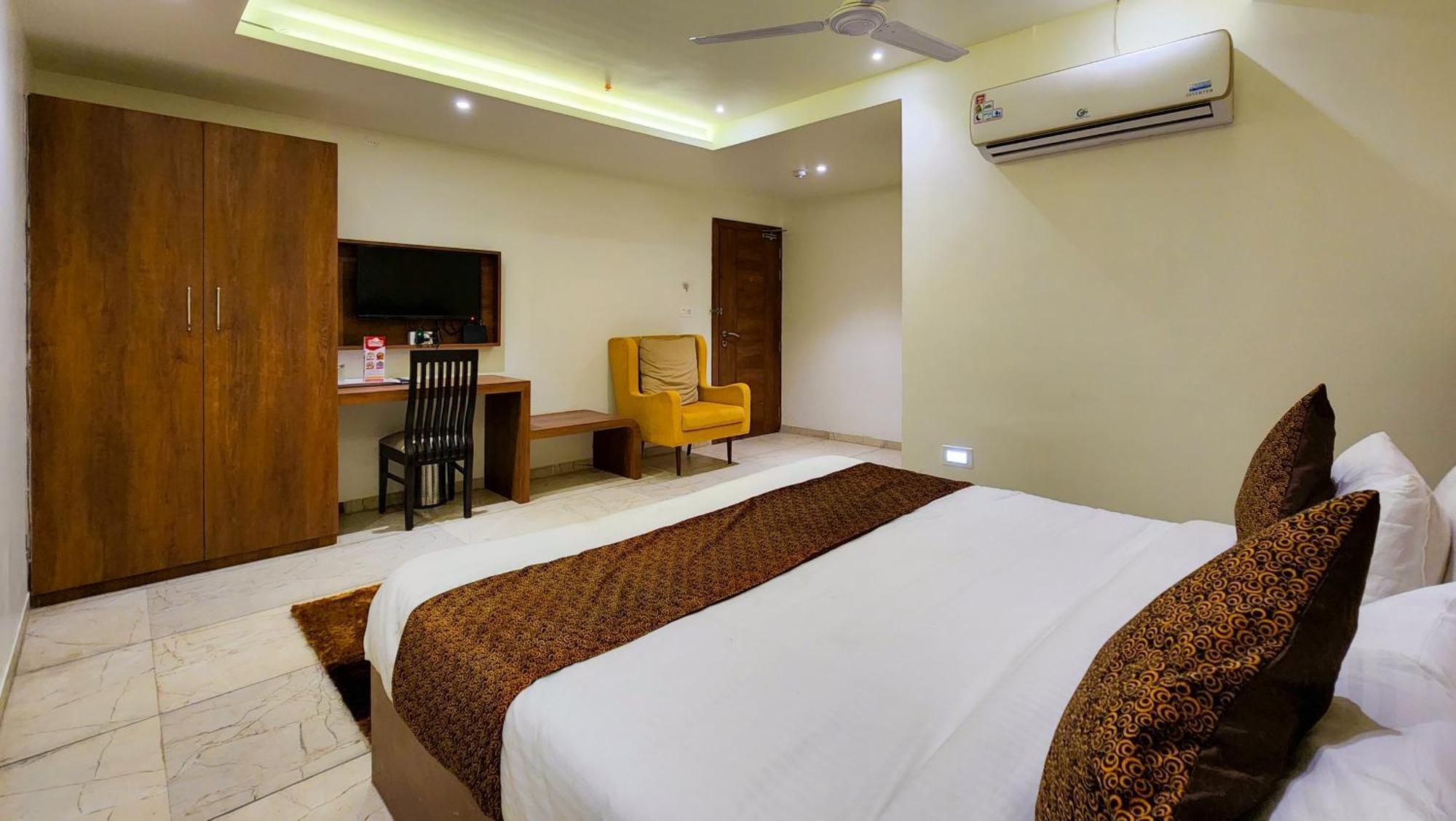 Hotel Nova Pride Райкот Екстериор снимка