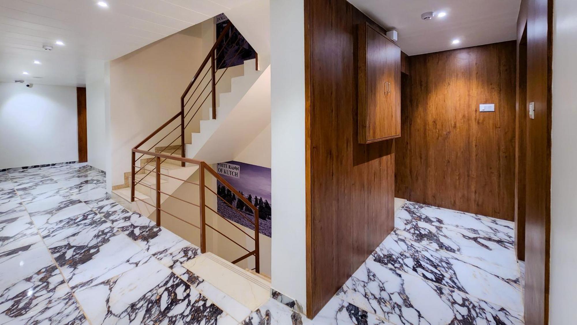 Hotel Nova Pride Райкот Екстериор снимка