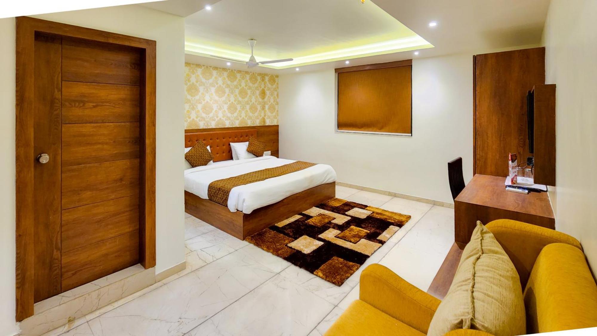 Hotel Nova Pride Райкот Екстериор снимка