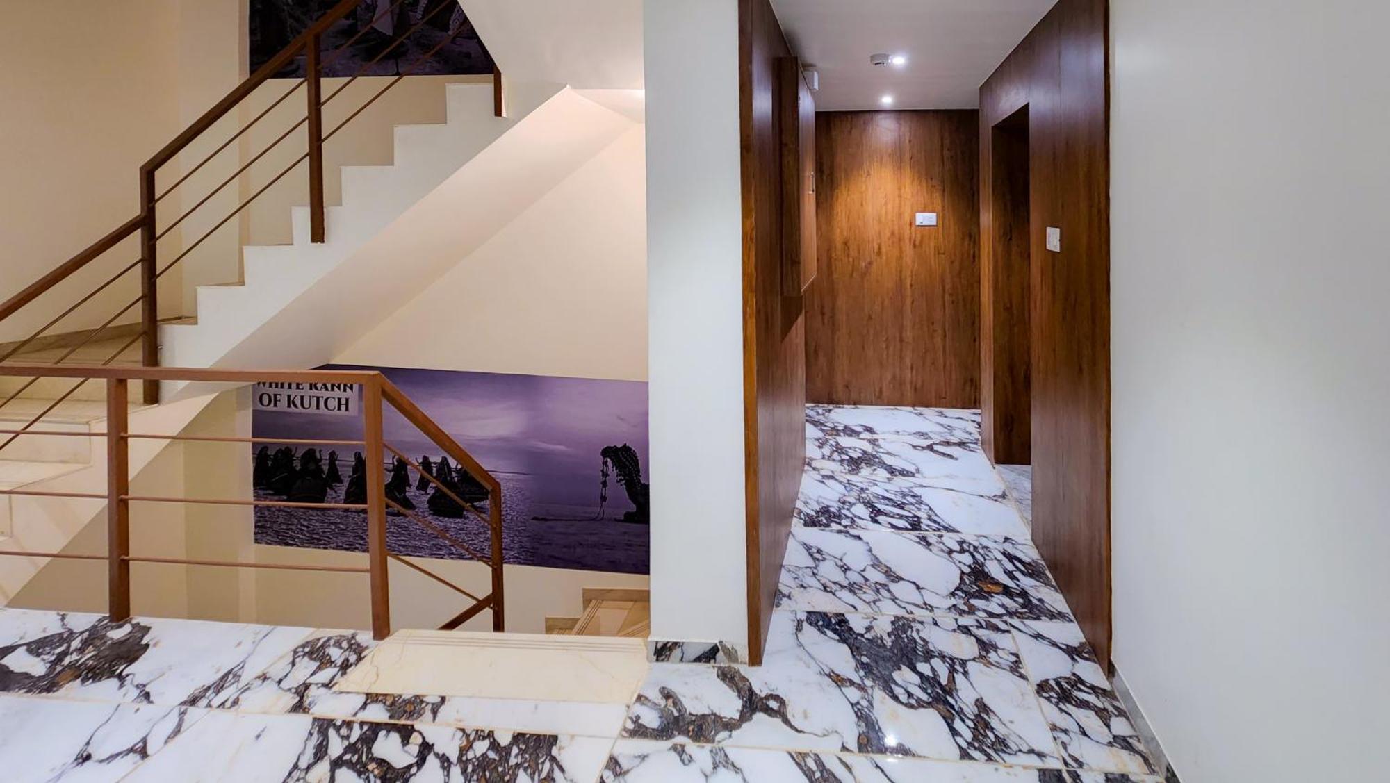 Hotel Nova Pride Райкот Екстериор снимка