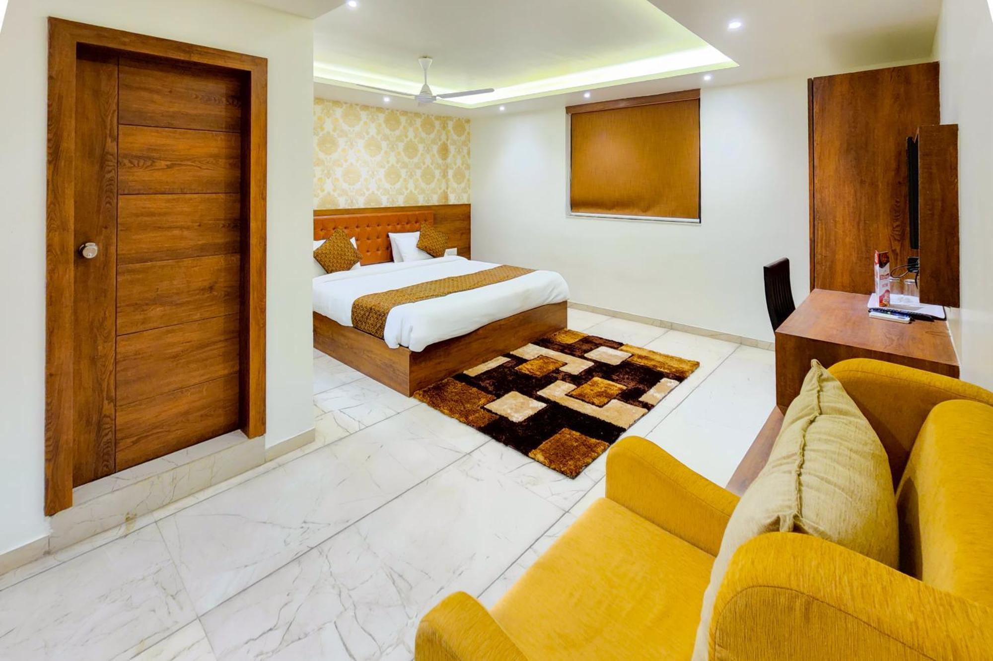 Hotel Nova Pride Райкот Екстериор снимка