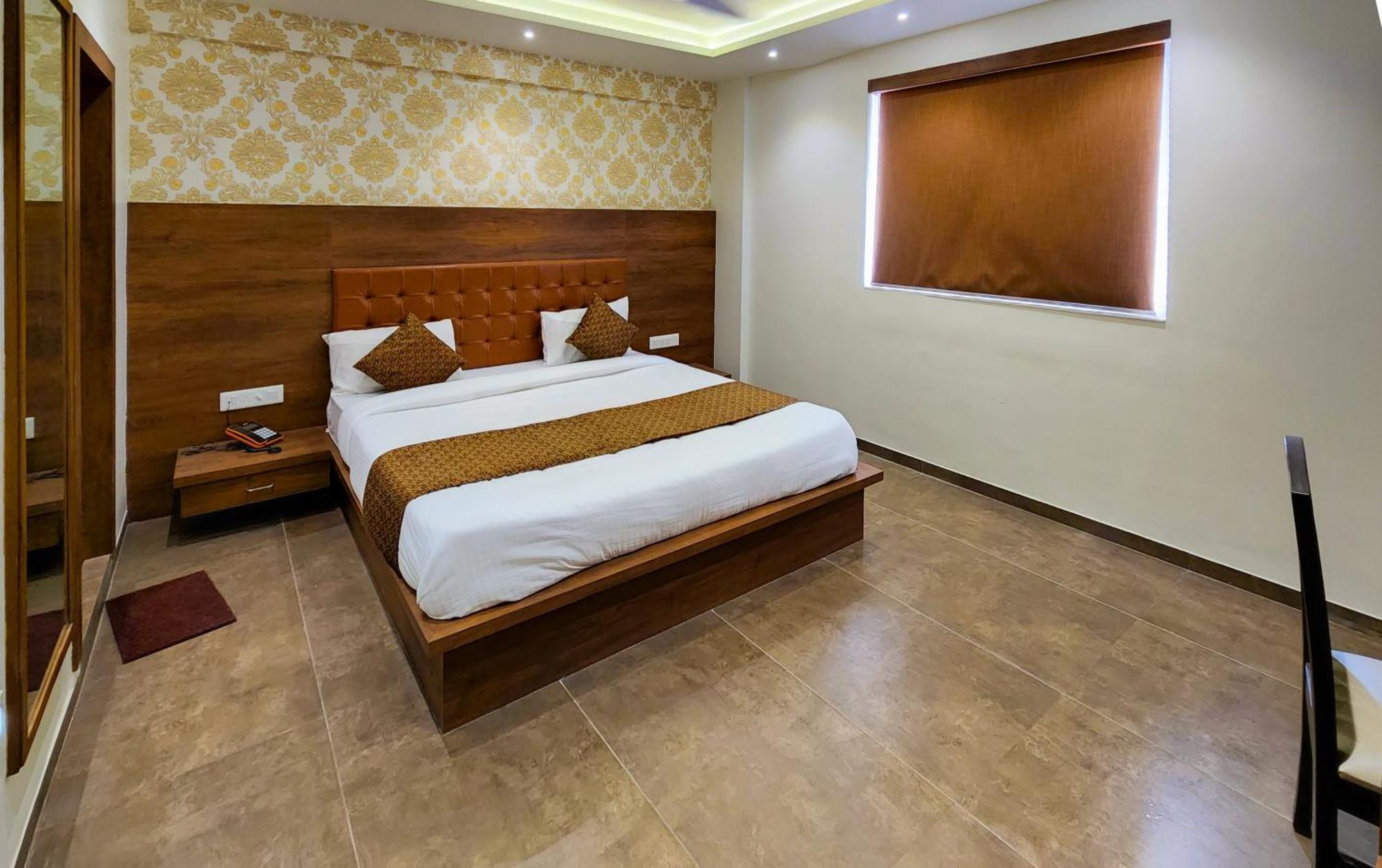 Hotel Nova Pride Райкот Екстериор снимка