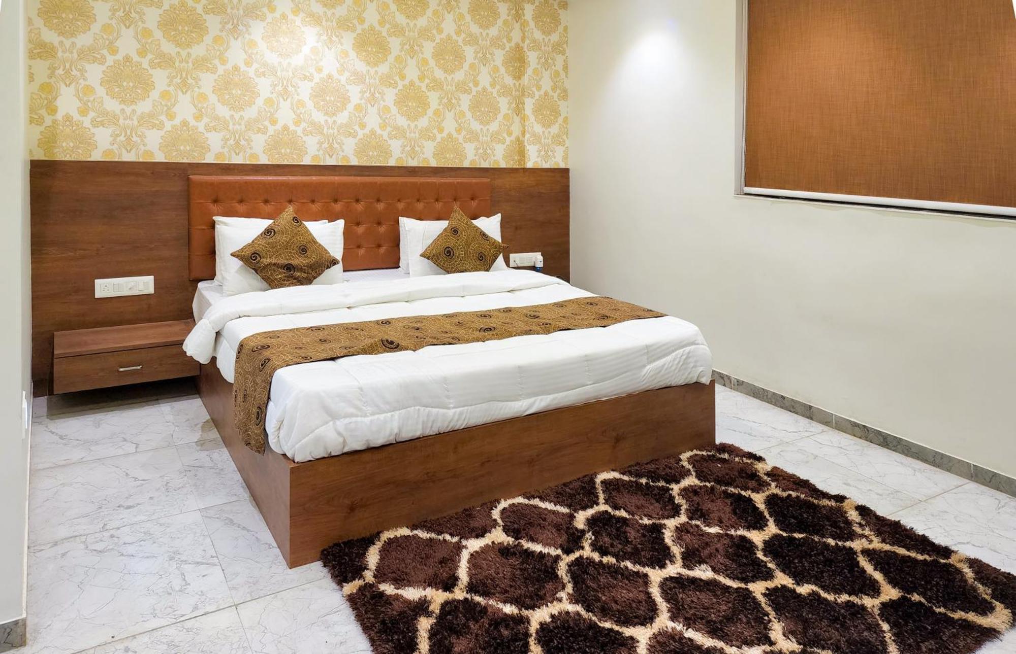 Hotel Nova Pride Райкот Екстериор снимка