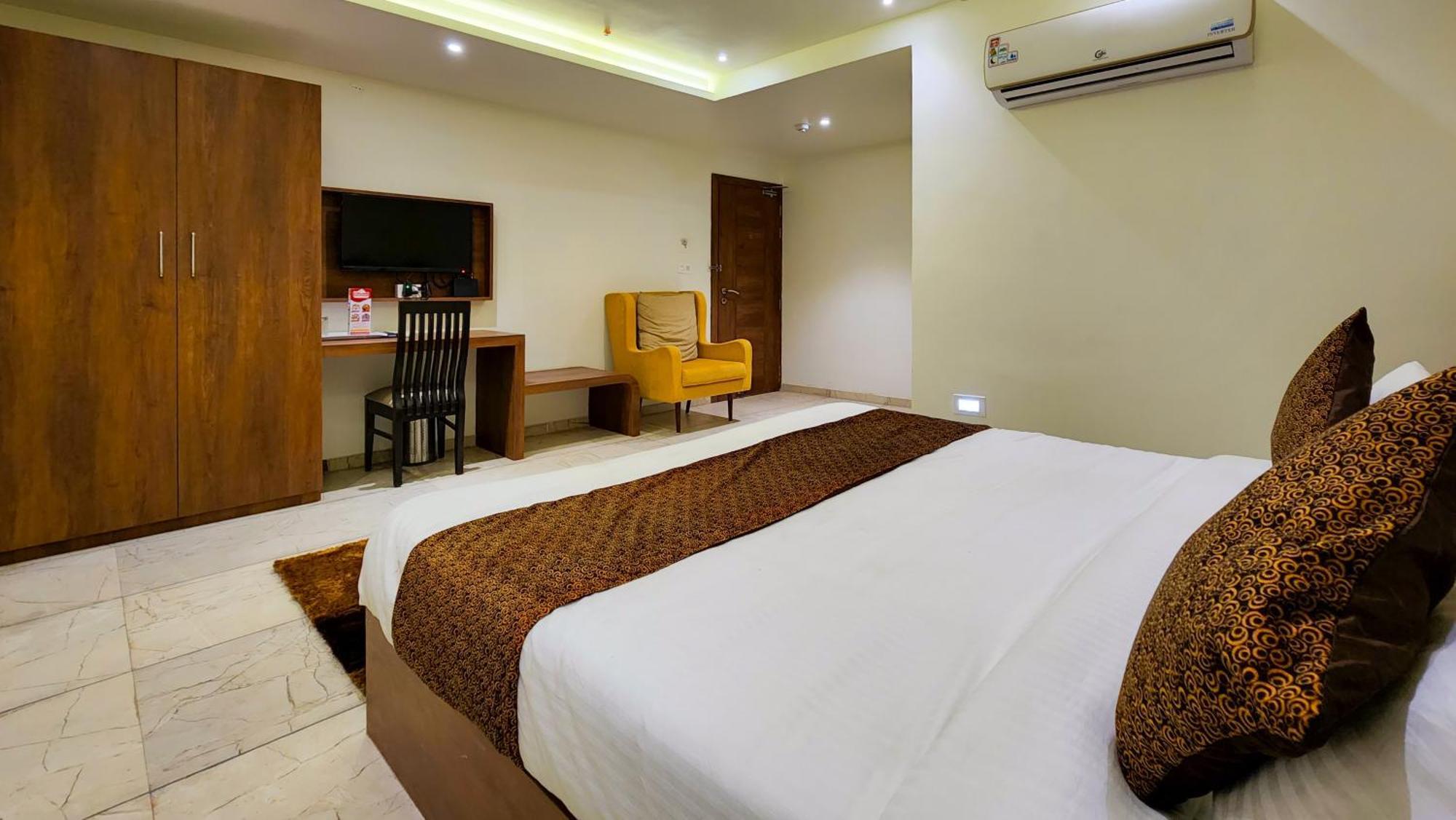 Hotel Nova Pride Райкот Екстериор снимка